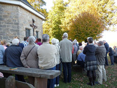 Einweihung der sieben Fußfälle im Oktober 2012 (Foto: Karl-Franz Thiede)